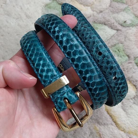 SOLD Vintage blue/emerald genuine snake skin belt - Picture 3 of 12